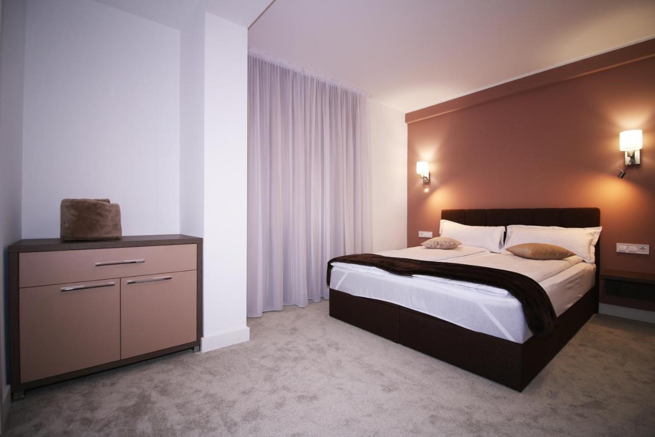 The Butterfly Hotel Sangeorgiu de Mures Exterior photo