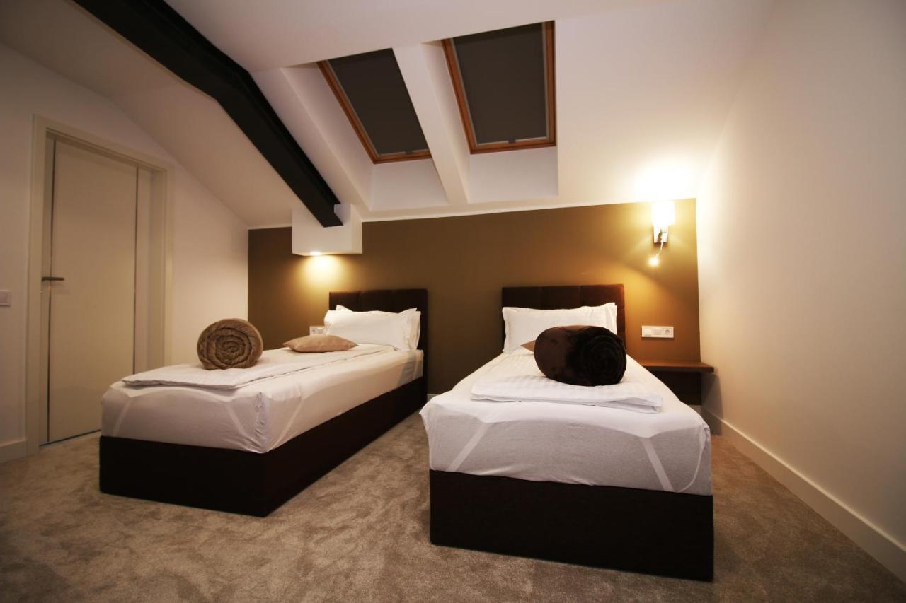 The Butterfly Hotel Sangeorgiu de Mures Exterior photo