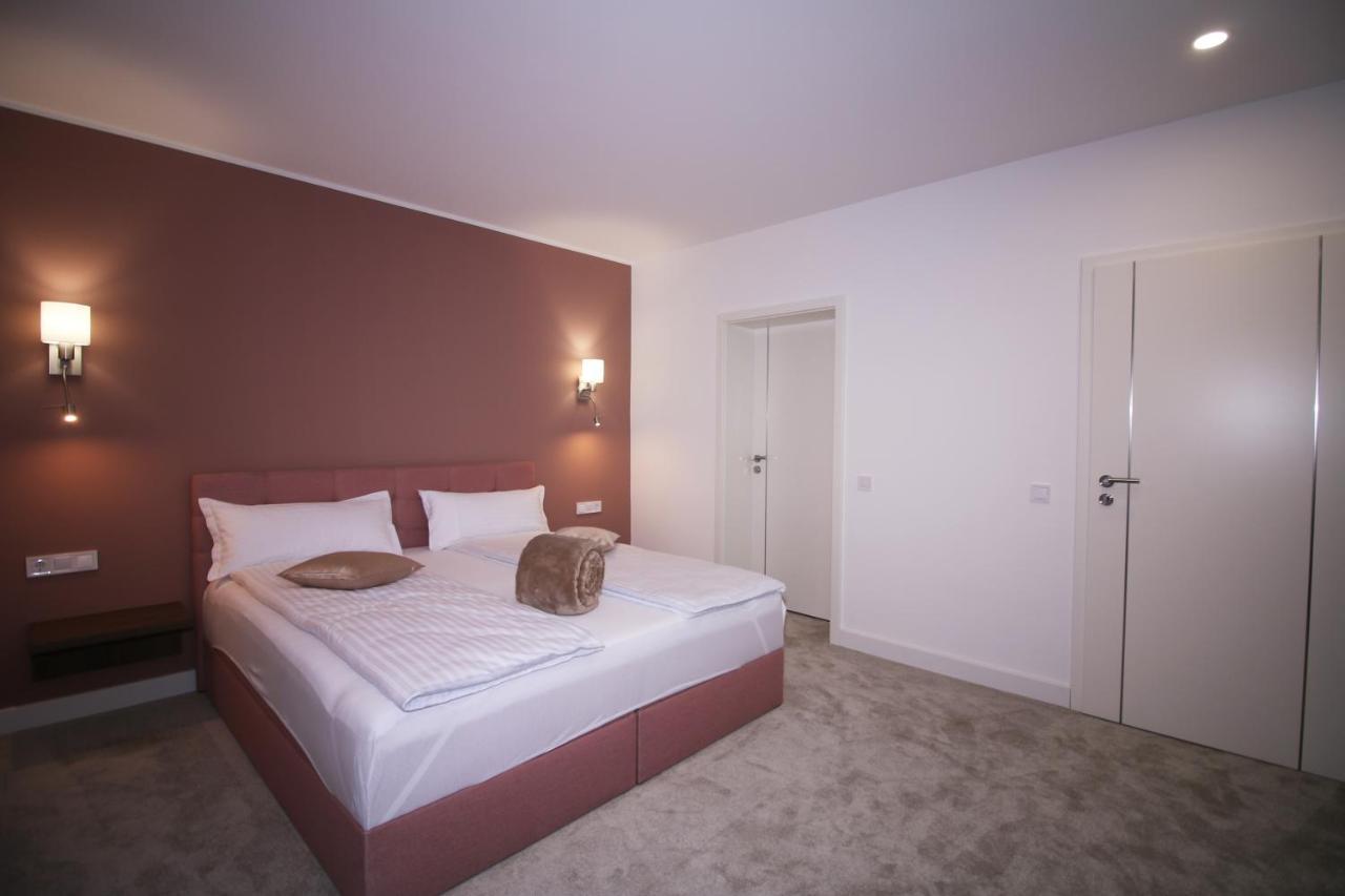 The Butterfly Hotel Sangeorgiu de Mures Exterior photo
