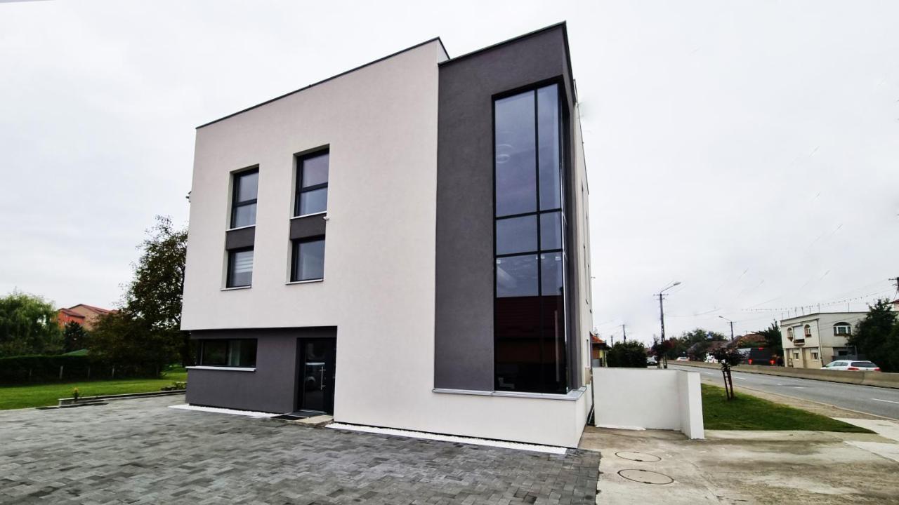 The Butterfly Hotel Sangeorgiu de Mures Exterior photo