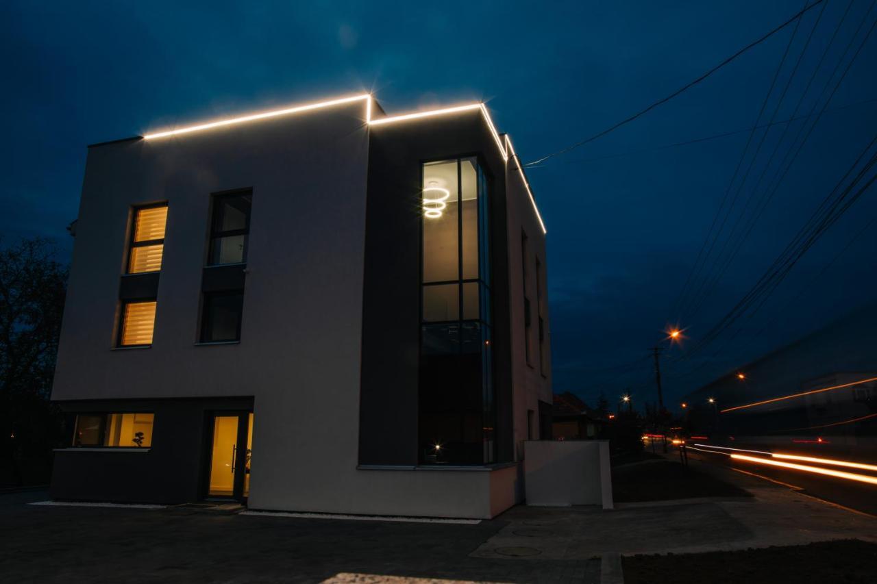 The Butterfly Hotel Sangeorgiu de Mures Exterior photo
