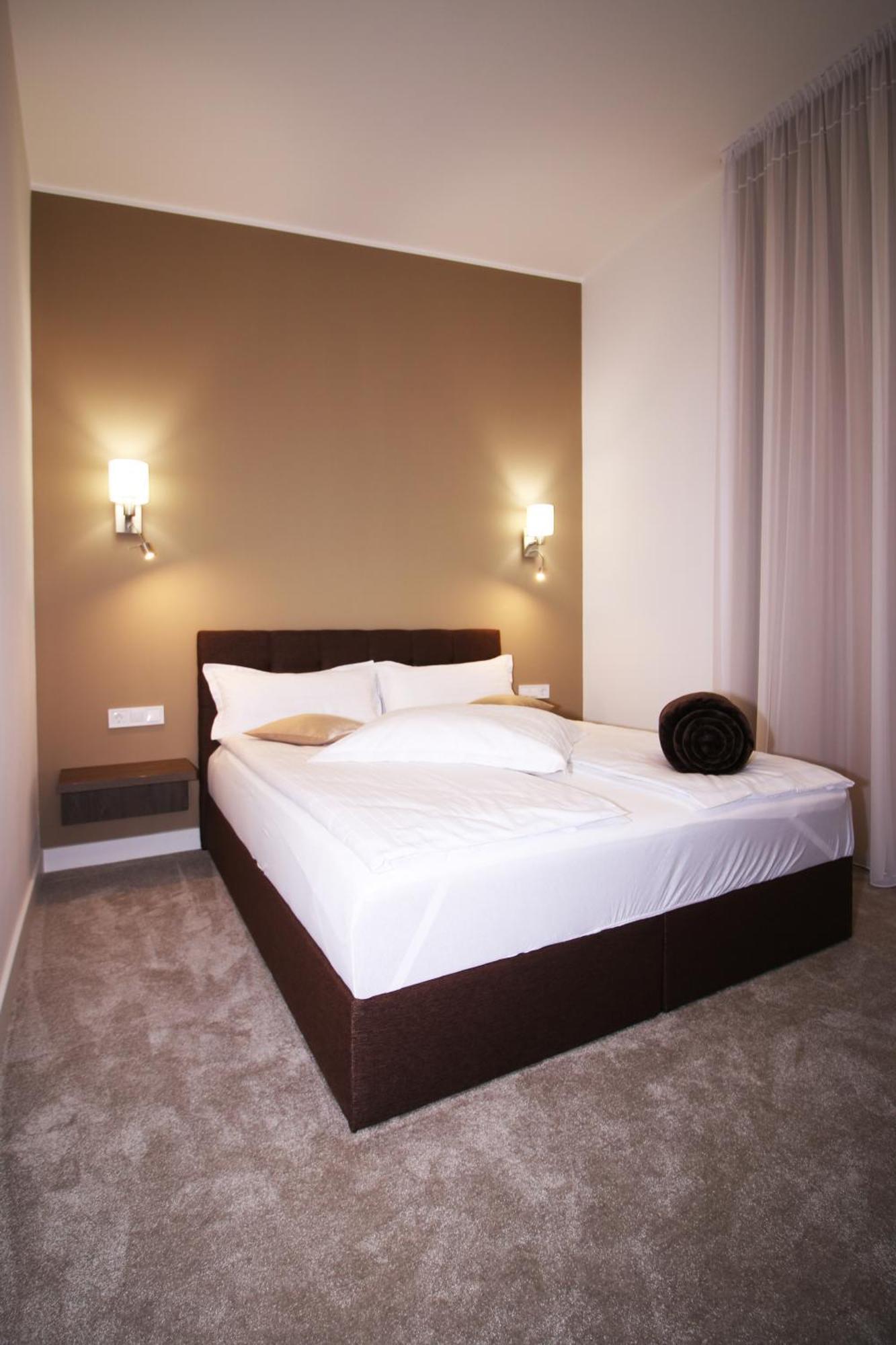 The Butterfly Hotel Sangeorgiu de Mures Exterior photo